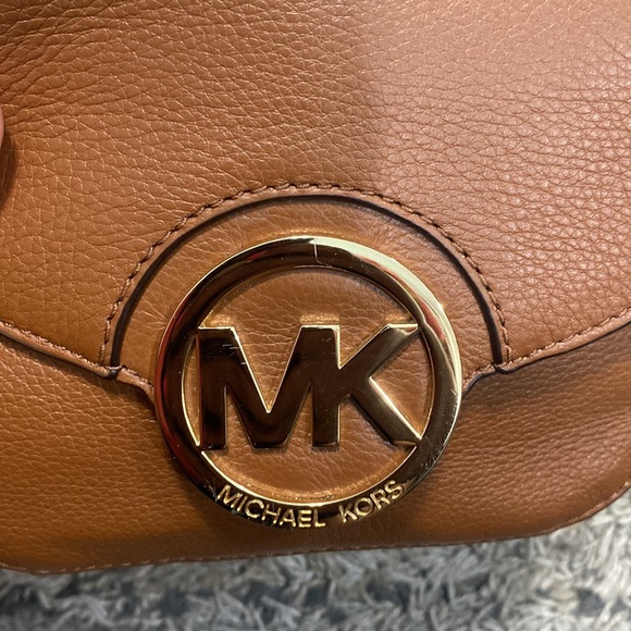 Michael Kors tan crossbody - Picture 3 of 13